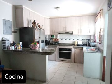 PROPIEDAD COMERCIAL EN VENTA EN AVENIDA AMERICA DE PORTOVIEJO