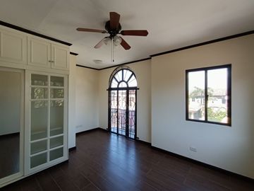 House at Ponticelli Daang Hari