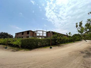 Venta De Casa Con Construccion En Casco Y Piscina En Azpitia, Fundo San Andres, Santa Cruz De Flores Cañete, 2441 M2 Area De Terreno , 570 M2 Area Cos