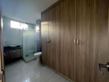 SE VENDE CASA DE DOS PISOS, BARRIO CIUDAD JARDÍN, SINCELEJO
