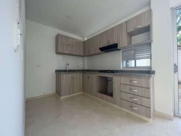 SE VENDE CASA DE DOS PISOS, BARRIO CIUDAD JARDÍN, SINCELEJO