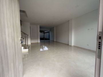 SE VENDE CASA DE DOS PISOS, BARRIO CIUDAD JARDÍN, SINCELEJO