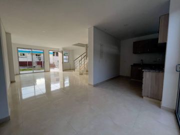 SE VENDE CASA DE DOS PISOS, BARRIO CIUDAD JARDÍN, SINCELEJO