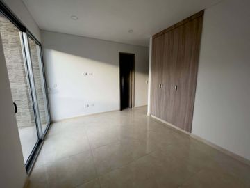 SE VENDE CASA DE DOS PISOS, BARRIO CIUDAD JARDÍN, SINCELEJO