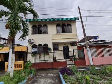 Venta de Casa rentera en sector Sauces 2, cerca a Megakywi de La Garzota