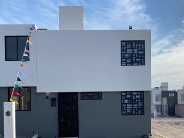 Estrena  Casa en Pueblito Colonial Corregidora $1,830,000 totalmente equipadaa