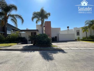 CASA EN VENTA CAMPO DE GOLF TRES MARIAS $25,000,000