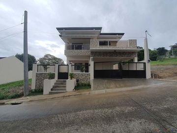 Highlands Pointe 2 | Five Bedroom House and Lot for Sale in Taytay City