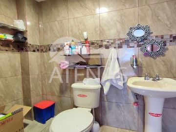 CASA EN VENTA DE CUATRO DORMITORIOS, OCHOA LEON