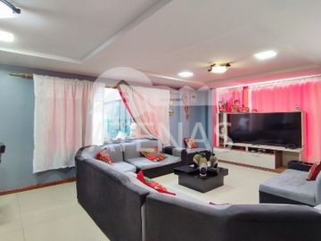 CASA EN VENTA DE CUATRO DORMITORIOS, OCHOA LEON