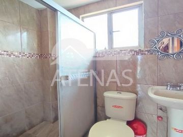 CASA EN VENTA DE CUATRO DORMITORIOS, OCHOA LEON