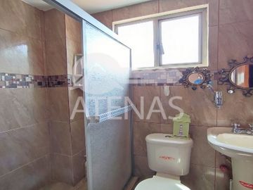 CASA EN VENTA DE CUATRO DORMITORIOS, OCHOA LEON