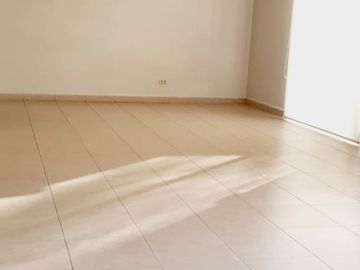 CASA EN VENTA DE TRES RECAMARAS Y AMPLIO JARDIN EN JURIQUILLA SANTA FE EN PRIVADA CON ALBERCA