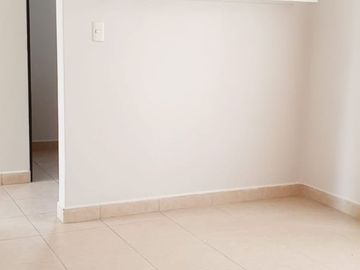 CASA EN VENTA DE TRES RECAMARAS Y AMPLIO JARDIN EN JURIQUILLA SANTA FE EN PRIVADA CON ALBERCA