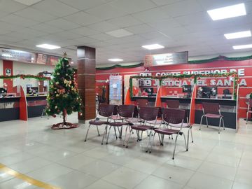 Edificio comercial en plena centro Avenida Pardo de Chimbote