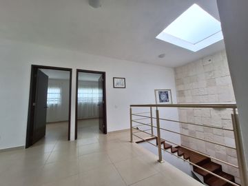 CASA EN VENTA EN CUMBRES DEL LAGO JURIQUILLA.