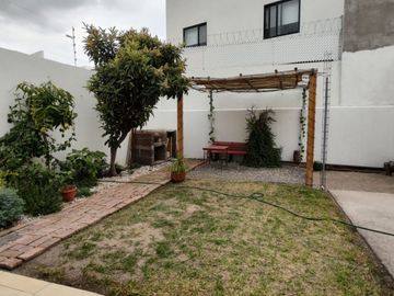 CASA EN VENTA EN CUMBRES DEL LAGO JURIQUILLA.