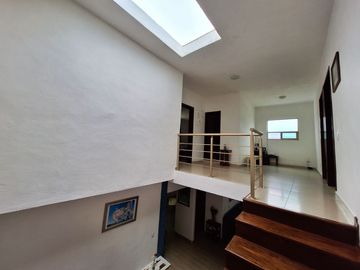 CASA EN VENTA EN CUMBRES DEL LAGO JURIQUILLA.