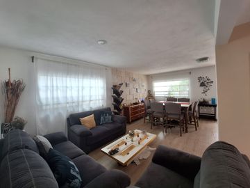 CASA EN VENTA EN CUMBRES DEL LAGO JURIQUILLA.