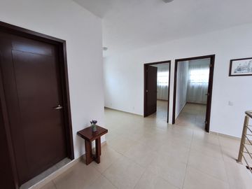 CASA EN VENTA EN CUMBRES DEL LAGO JURIQUILLA.