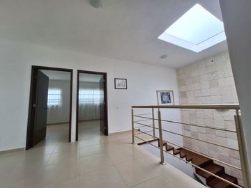CASA EN VENTA EN CUMBRES DEL LAGO JURIQUILLA.