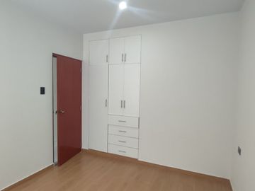 DEPARTAMENTO EN VENTA 4TO PISO URB. LOS SAUCES - PIMENTEL