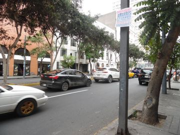 CASA EN EXCELENTE ZONA COMERCIAL – CERCADO DE LIMA
