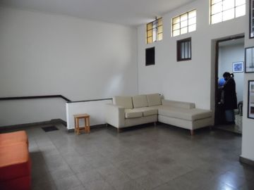 CASA EN EXCELENTE ZONA COMERCIAL – CERCADO DE LIMA