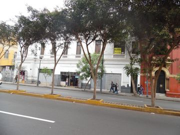 CASA EN EXCELENTE ZONA COMERCIAL – CERCADO DE LIMA