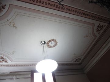 CASA EN EXCELENTE ZONA COMERCIAL – CERCADO DE LIMA
