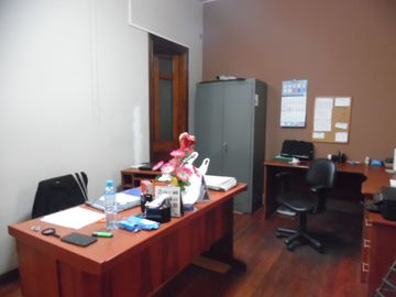 CASA EN EXCELENTE ZONA COMERCIAL – CERCADO DE LIMA