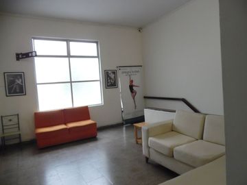 CASA EN EXCELENTE ZONA COMERCIAL – CERCADO DE LIMA
