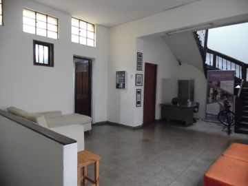 CASA EN EXCELENTE ZONA COMERCIAL – CERCADO DE LIMA