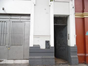 CASA EN EXCELENTE ZONA COMERCIAL – CERCADO DE LIMA