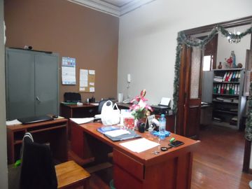 CASA EN EXCELENTE ZONA COMERCIAL – CERCADO DE LIMA