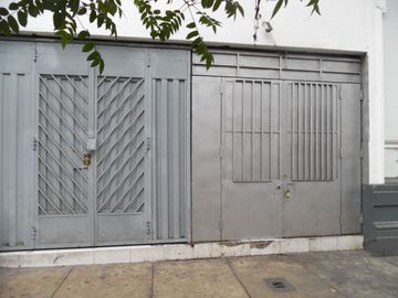 CASA EN EXCELENTE ZONA COMERCIAL – CERCADO DE LIMA
