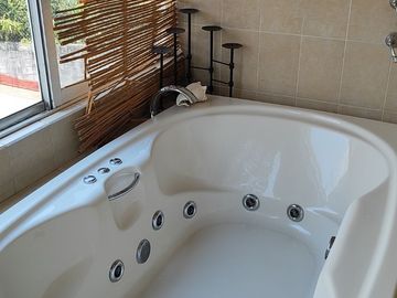 Preciosa casa de 263 m2 con 4 recámaras ubicada sobre Av. Domingo Diez, Col. Chamilpa, Cuernavaca Mor.