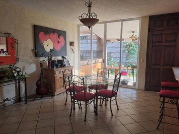 Preciosa casa de 263 m2 con 4 recámaras ubicada sobre Av. Domingo Diez, Col. Chamilpa, Cuernavaca Mor.