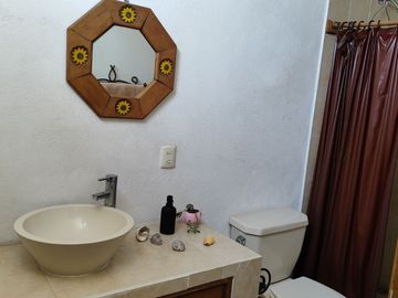 Preciosa casa de 263 m2 con 4 recámaras ubicada sobre Av. Domingo Diez, Col. Chamilpa, Cuernavaca Mor.