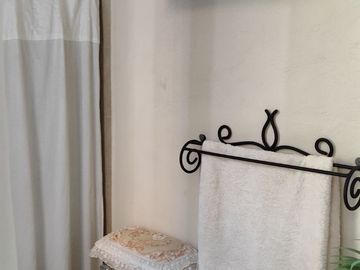 Preciosa casa de 263 m2 con 4 recámaras ubicada sobre Av. Domingo Diez, Col. Chamilpa, Cuernavaca Mor.