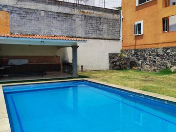 Preciosa casa de 263 m2 con 4 recámaras ubicada sobre Av. Domingo Diez, Col. Chamilpa, Cuernavaca Mor.