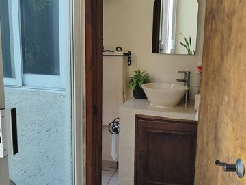 Preciosa casa de 263 m2 con 4 recámaras ubicada sobre Av. Domingo Diez, Col. Chamilpa, Cuernavaca Mor.