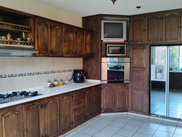 Preciosa casa de 263 m2 con 4 recámaras ubicada sobre Av. Domingo Diez, Col. Chamilpa, Cuernavaca Mor.