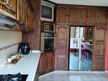 Preciosa casa de 263 m2 con 4 recámaras ubicada sobre Av. Domingo Diez, Col. Chamilpa, Cuernavaca Mor.