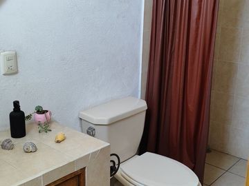 Preciosa casa de 263 m2 con 4 recámaras ubicada sobre Av. Domingo Diez, Col. Chamilpa, Cuernavaca Mor.