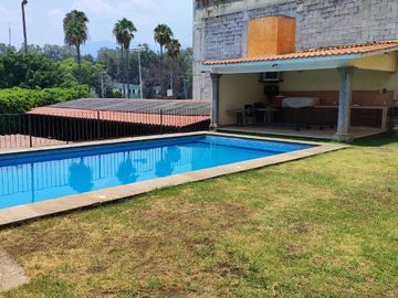 Preciosa casa de 263 m2 con 4 recámaras ubicada sobre Av. Domingo Diez, Col. Chamilpa, Cuernavaca Mor.