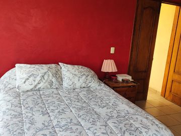 Preciosa casa de 263 m2 con 4 recámaras ubicada sobre Av. Domingo Diez, Col. Chamilpa, Cuernavaca Mor.