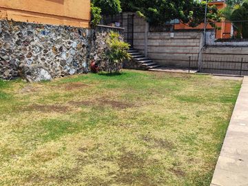 Preciosa casa de 263 m2 con 4 recámaras ubicada sobre Av. Domingo Diez, Col. Chamilpa, Cuernavaca Mor.