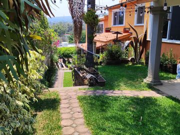 Preciosa casa de 263 m2 con 4 recámaras ubicada sobre Av. Domingo Diez, Col. Chamilpa, Cuernavaca Mor.