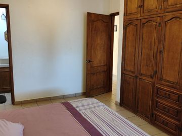 Preciosa casa de 263 m2 con 4 recámaras ubicada sobre Av. Domingo Diez, Col. Chamilpa, Cuernavaca Mor.